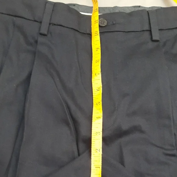 Dockers Signature Khaki Pants - New with Tags $62 - 34X30 - Picture 4 of 8